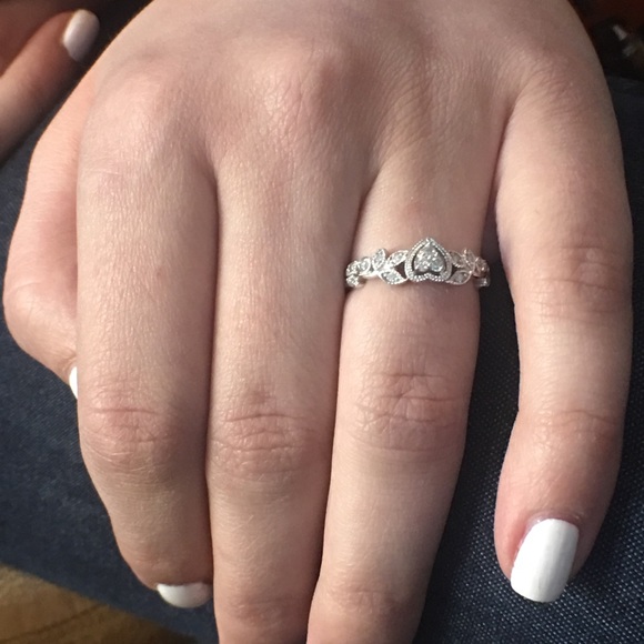 10k white gold diamond ring - Picture 4 of 5